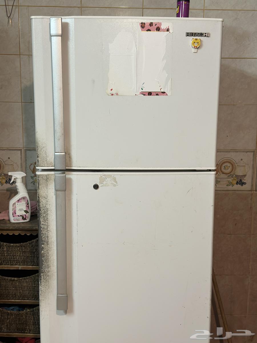 Hitachi white refrigerator and 3 air conditioners: 2 original General, 1 Akai, and gas oven64363442955009110