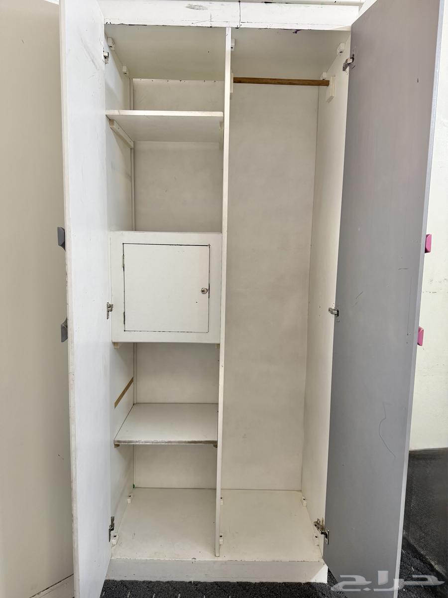 Corner cabinet with 5 doors, custom details64368105290755114