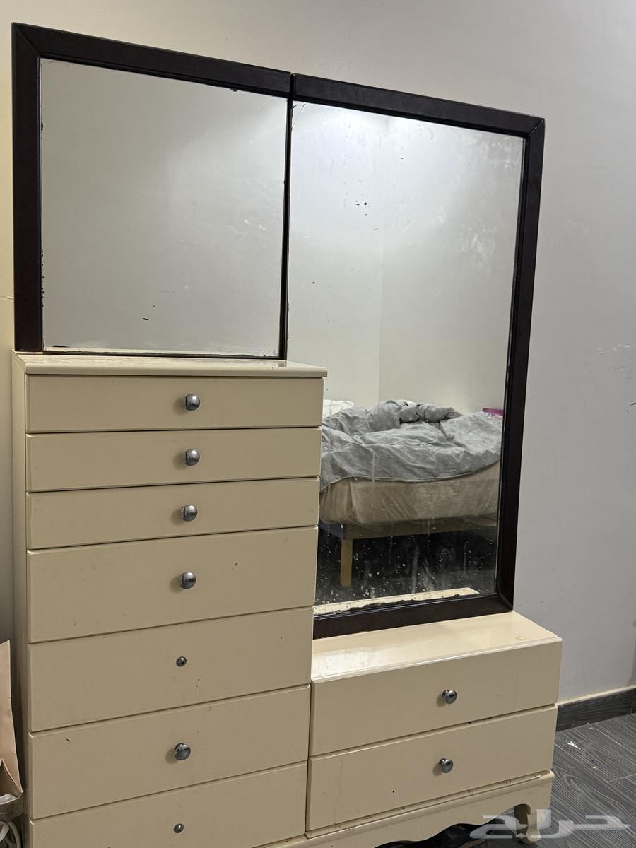 Wardrobe and dressing table64368105367041112