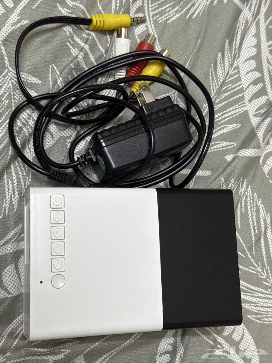 Projector64376215157761110