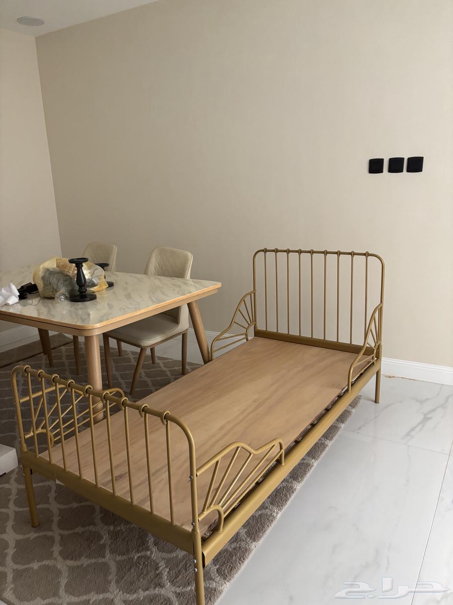 سرير للاطفال للبيع بحالة ممتازة64374393499394110