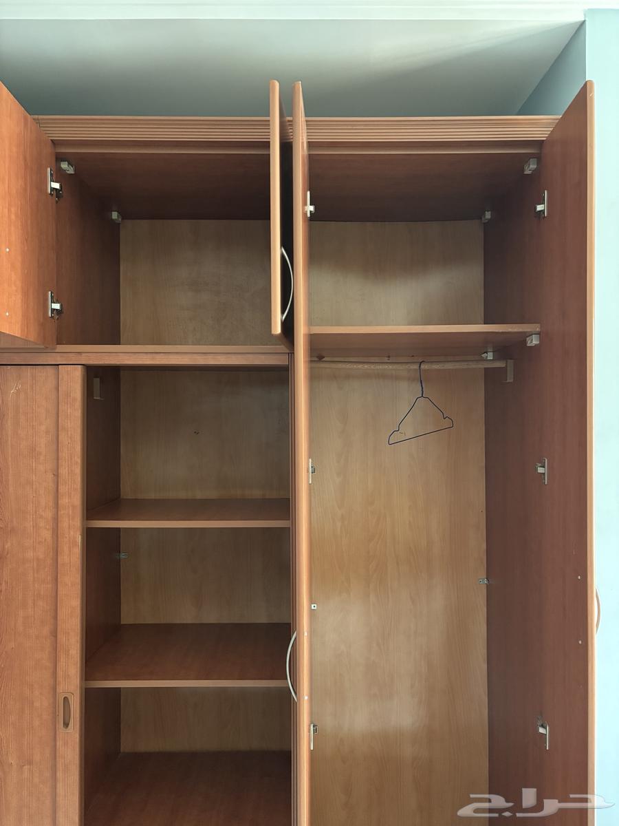 دولاب ملابس كبير ونظيف64369908256515111