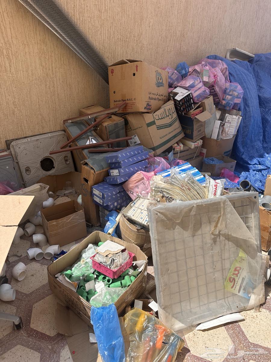 اغراض محل سباكة كاملة مع الرفوف64367784996738111