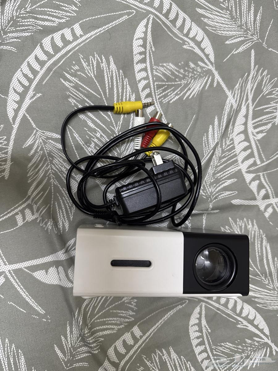 Projector64376215157761111