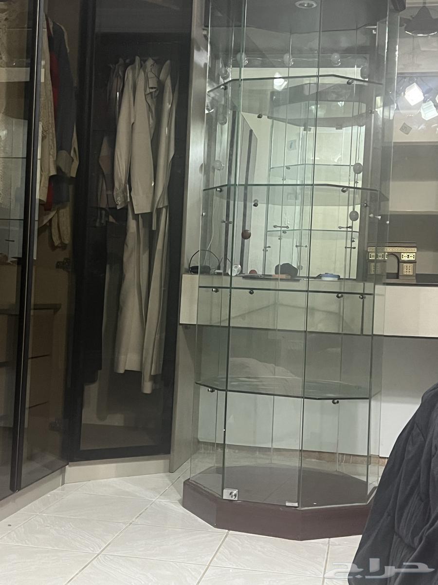 دولاب عرض زجاج نظيف جدا64376170134658112