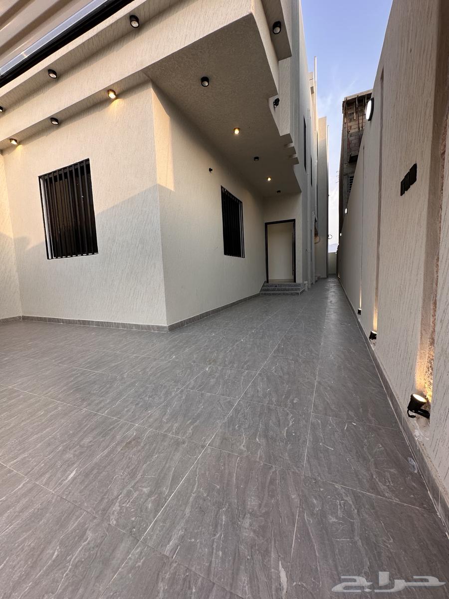 للبيع شقه دور ارضي بحوش تشطيبvipاحدرفيده موقعها وسعرها مميز63613872033921110