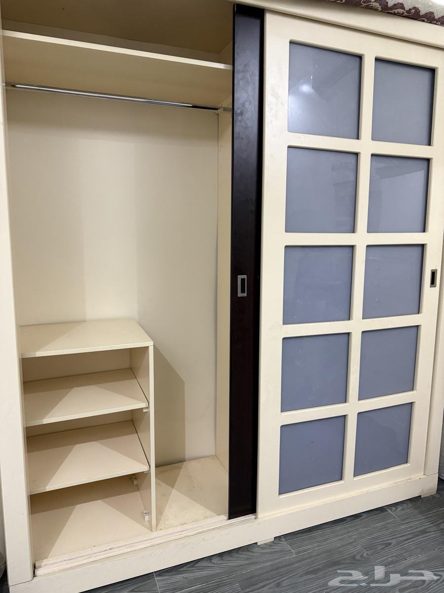 Wardrobe and dressing table64368105367041110