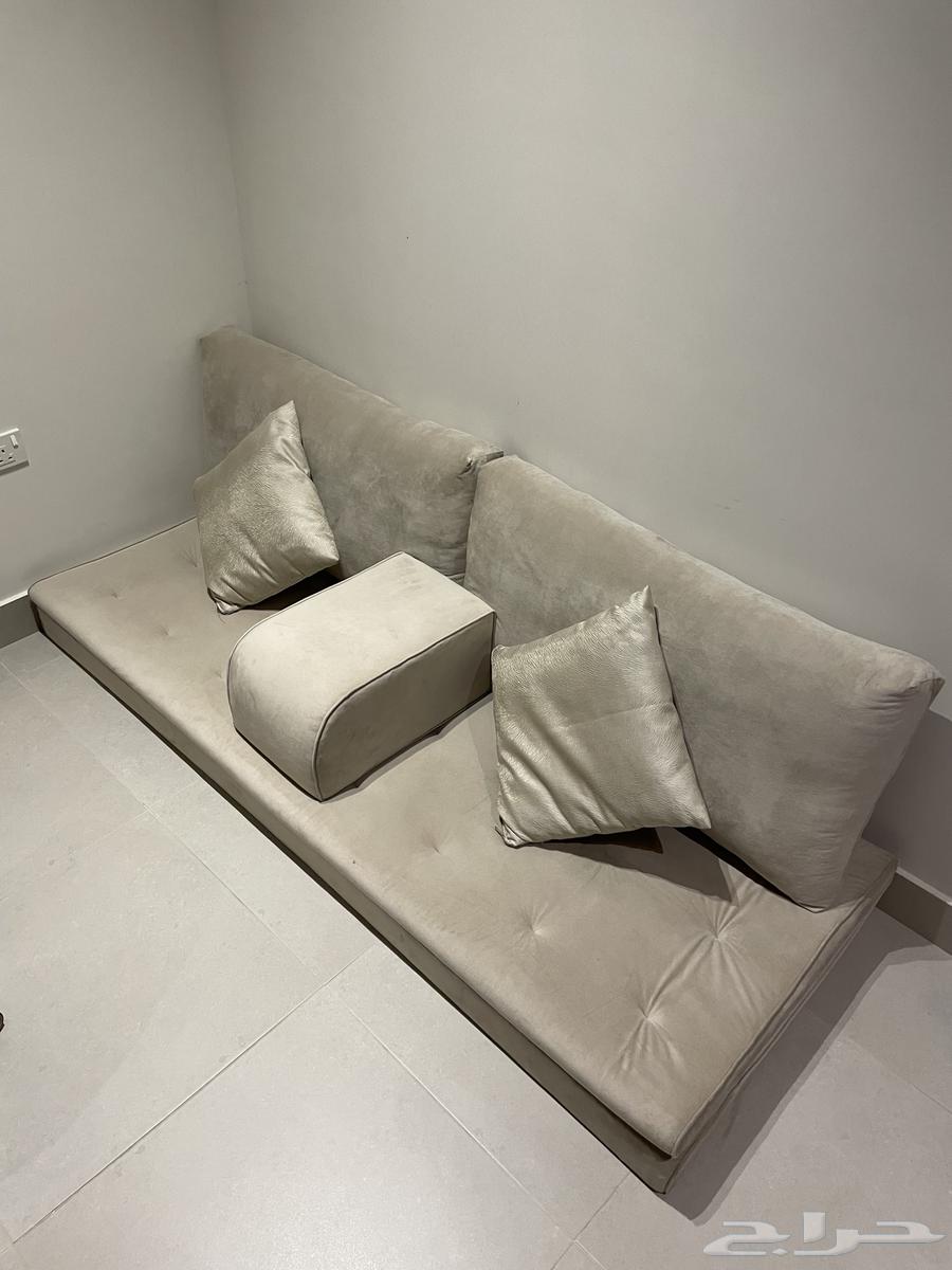 Clean floor seating64372331335427111