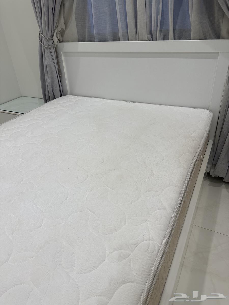 مرتبة سرير كبيرة بحالة ممتازة - بيع سريع64372127043841113