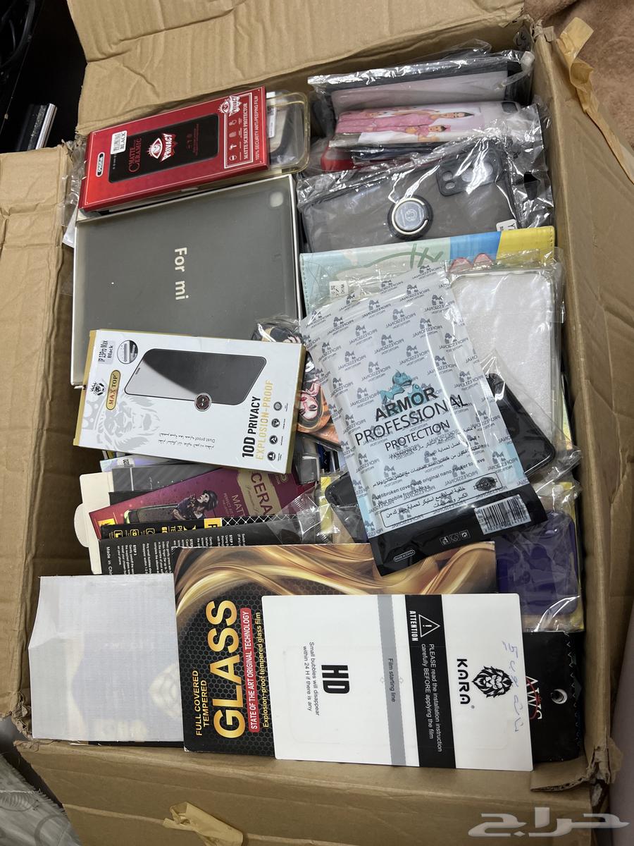 Over 600 pieces of random external and shockproof phone cases64374053784705110