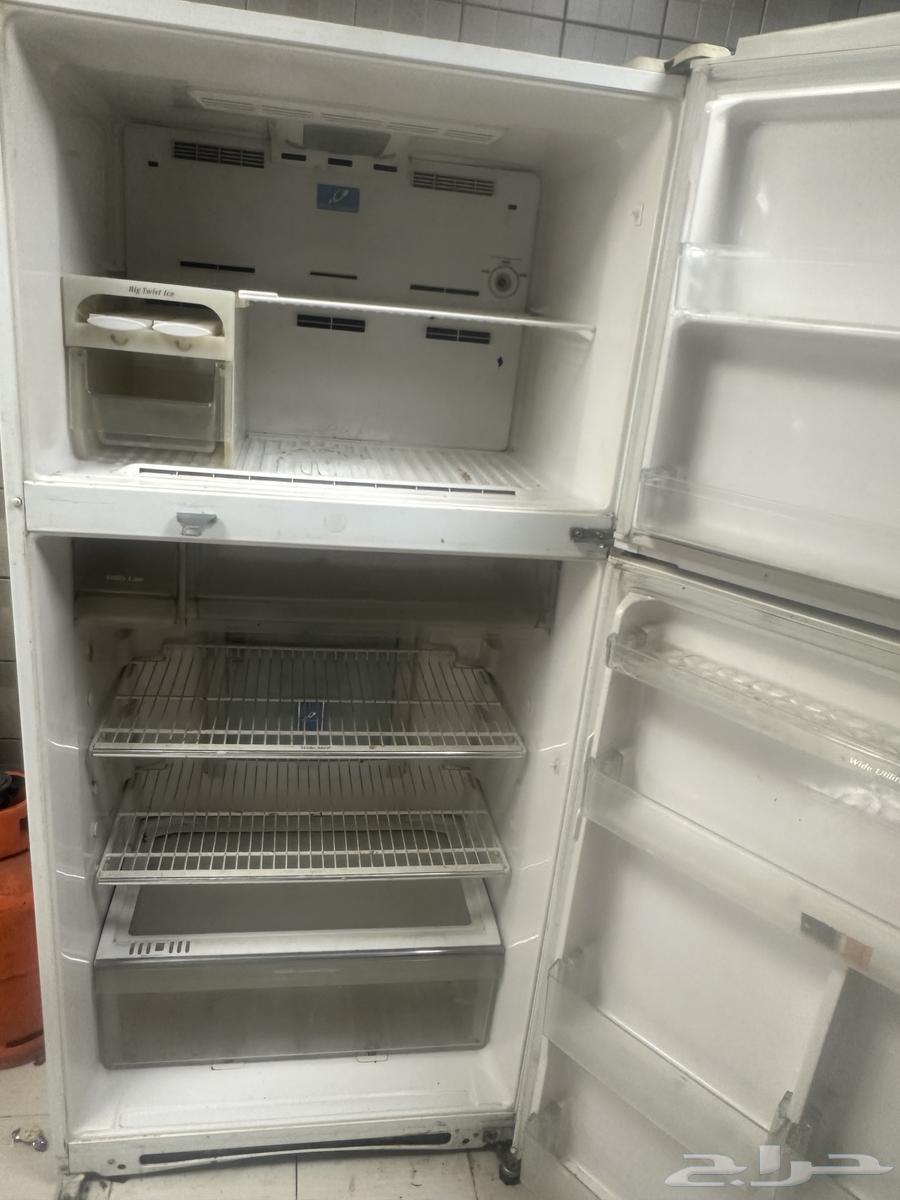 ثلاجة هيتاشي 22 قدم بالرياض   400 ريال64365967944705113