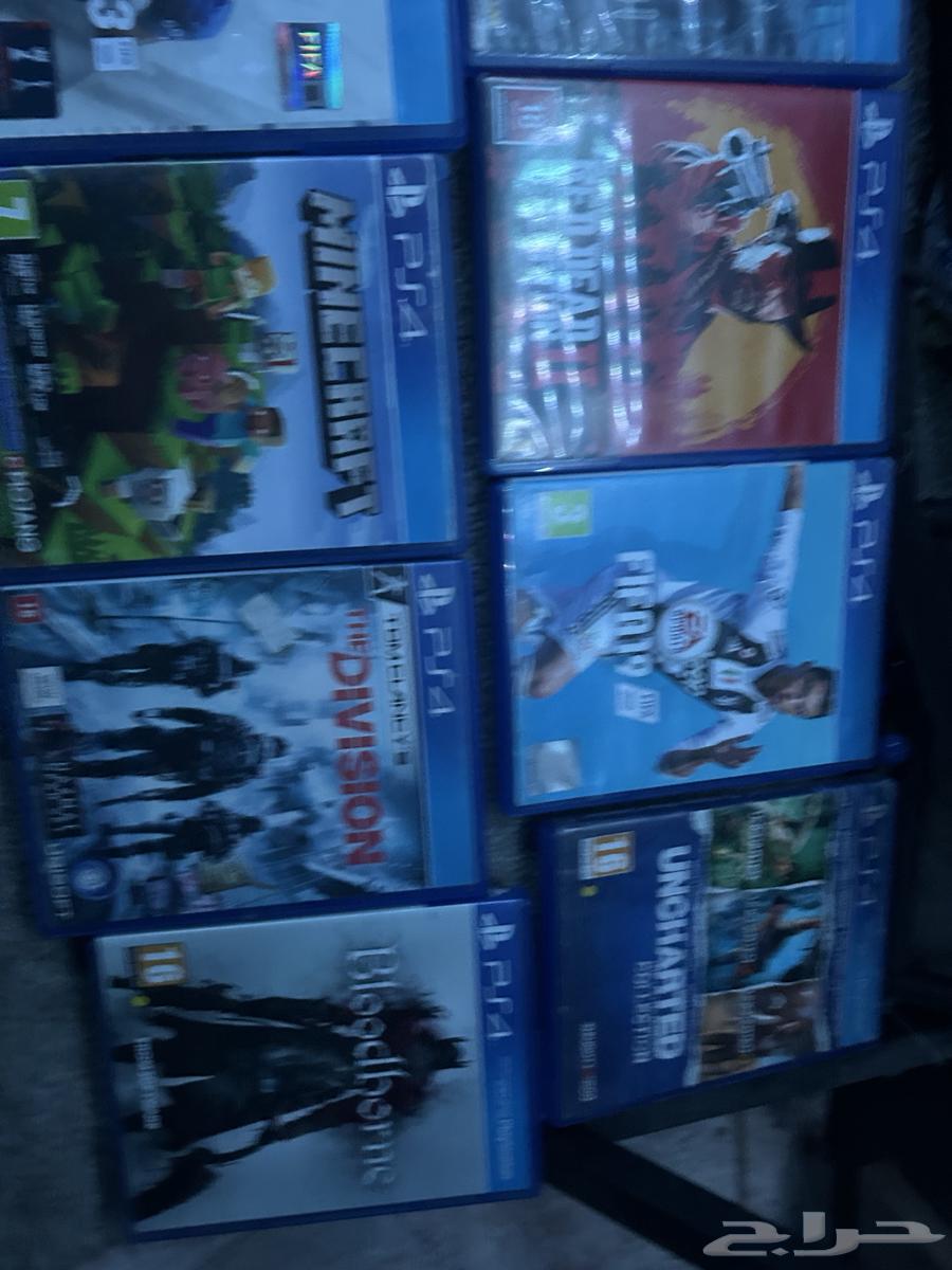 Sony 4 controller with Sony 4 hand and broken on the sum64371803606147114