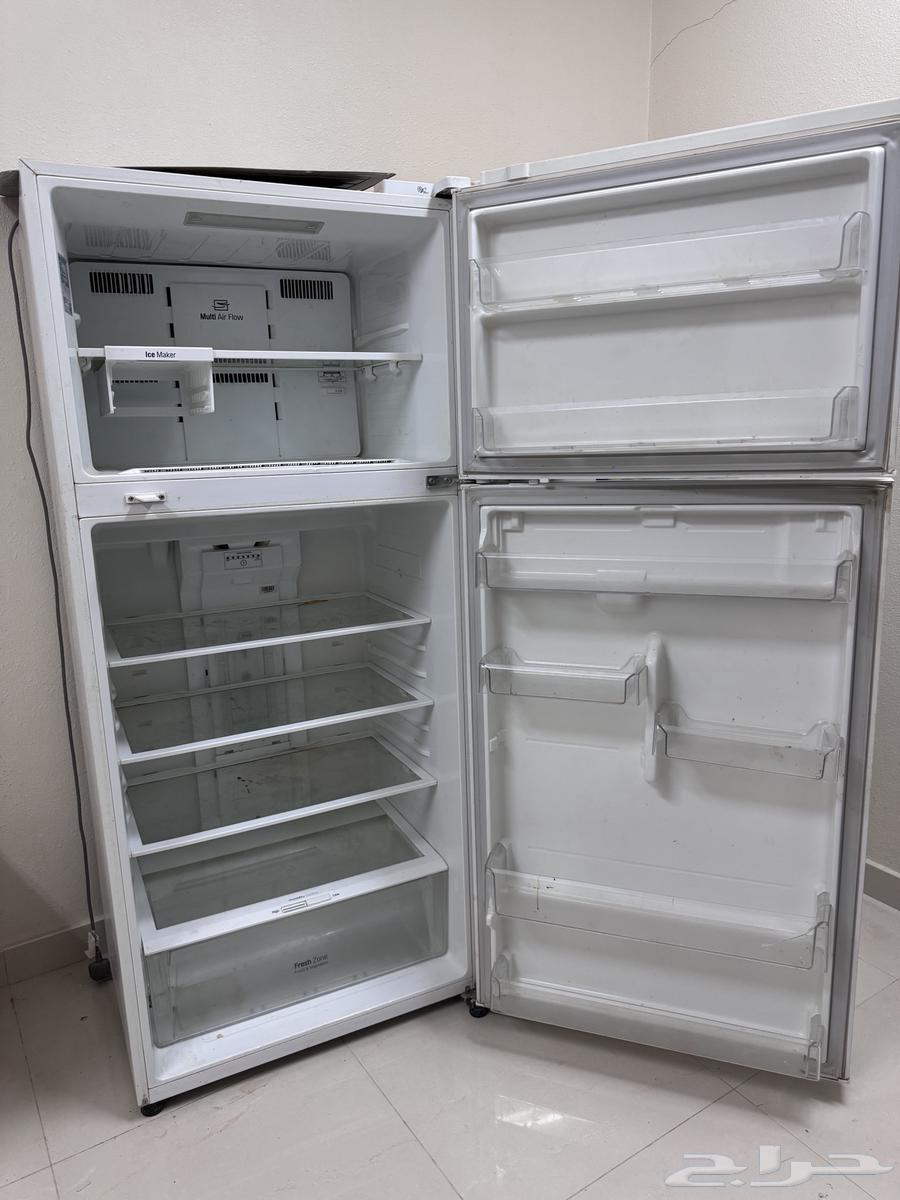 2 large refrigerators for sale, need maintenance, price 200 for both64368616102787112