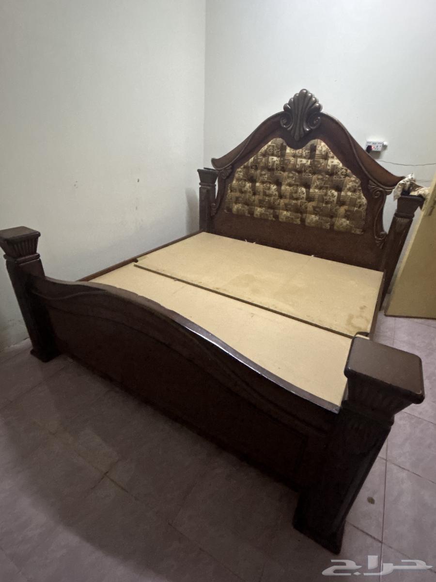 Items for sale: double bed with mattress, dressing table with mirror, and washing machine64375946944001111