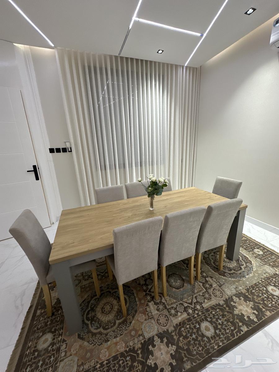 Dining table64375976746754111