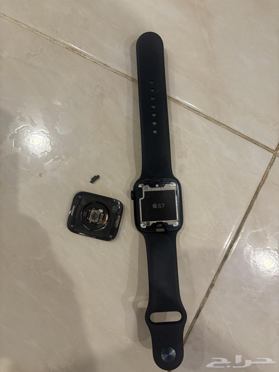 Apple Watch 45mm Series 7 with broken back base64364292116994111