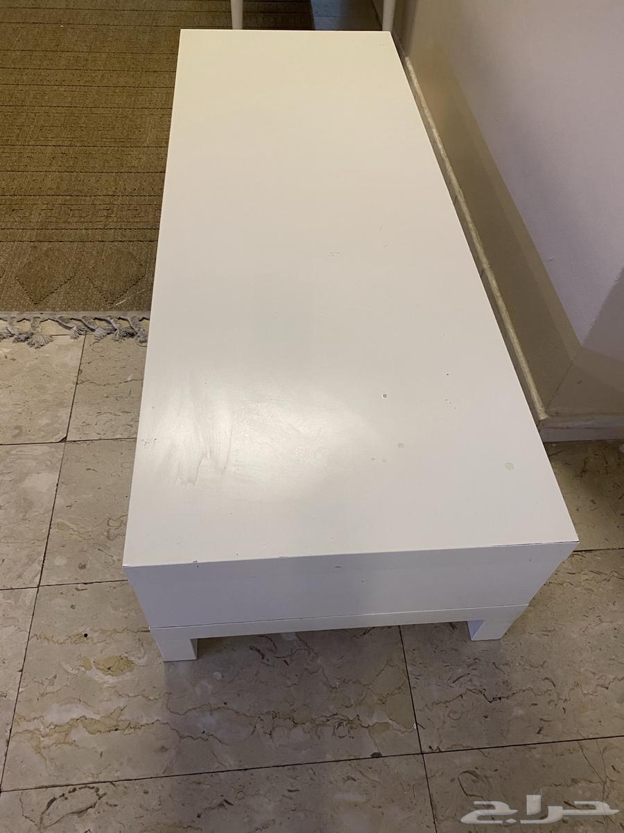 طاولة تلفزيون لون ابيض من ايكيا64374290154115110