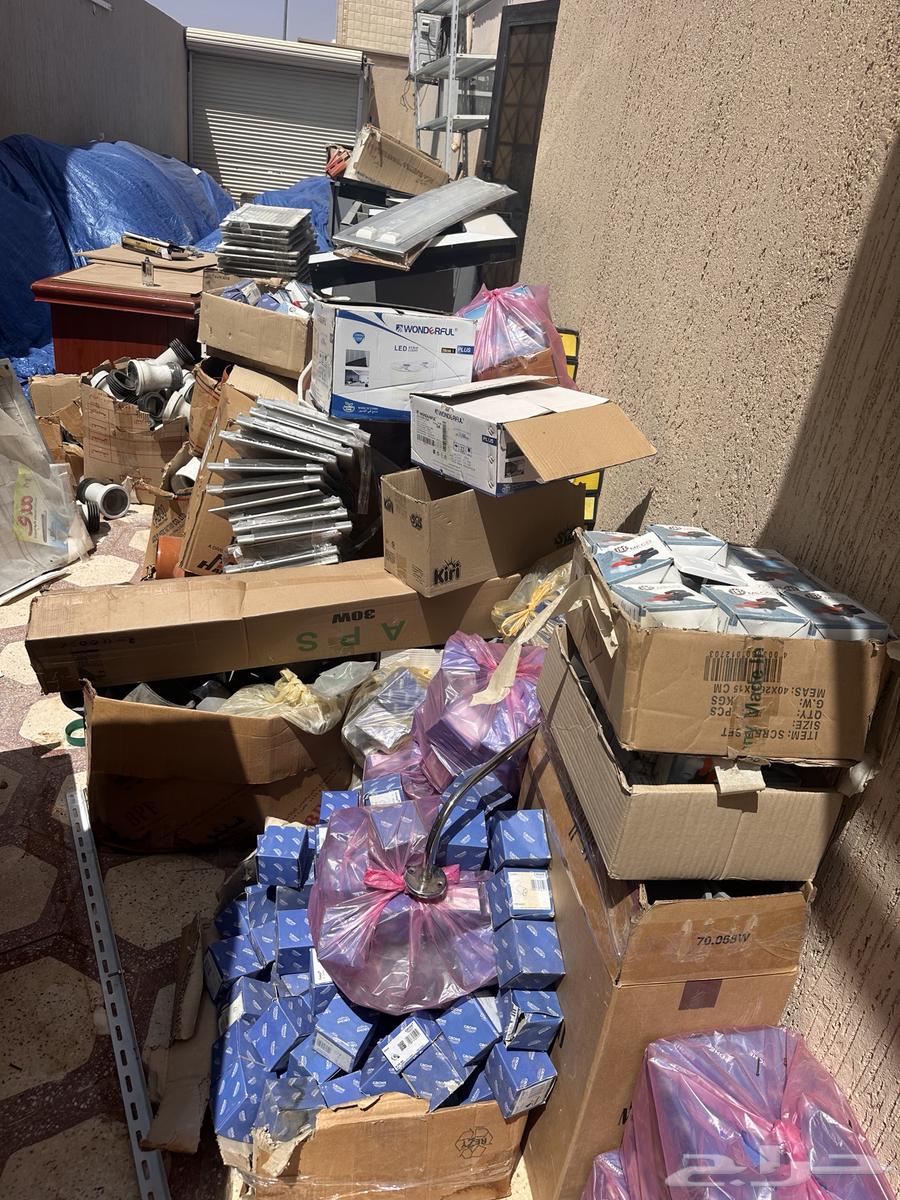 اغراض محل سباكة كاملة مع الرفوف64367784996738113