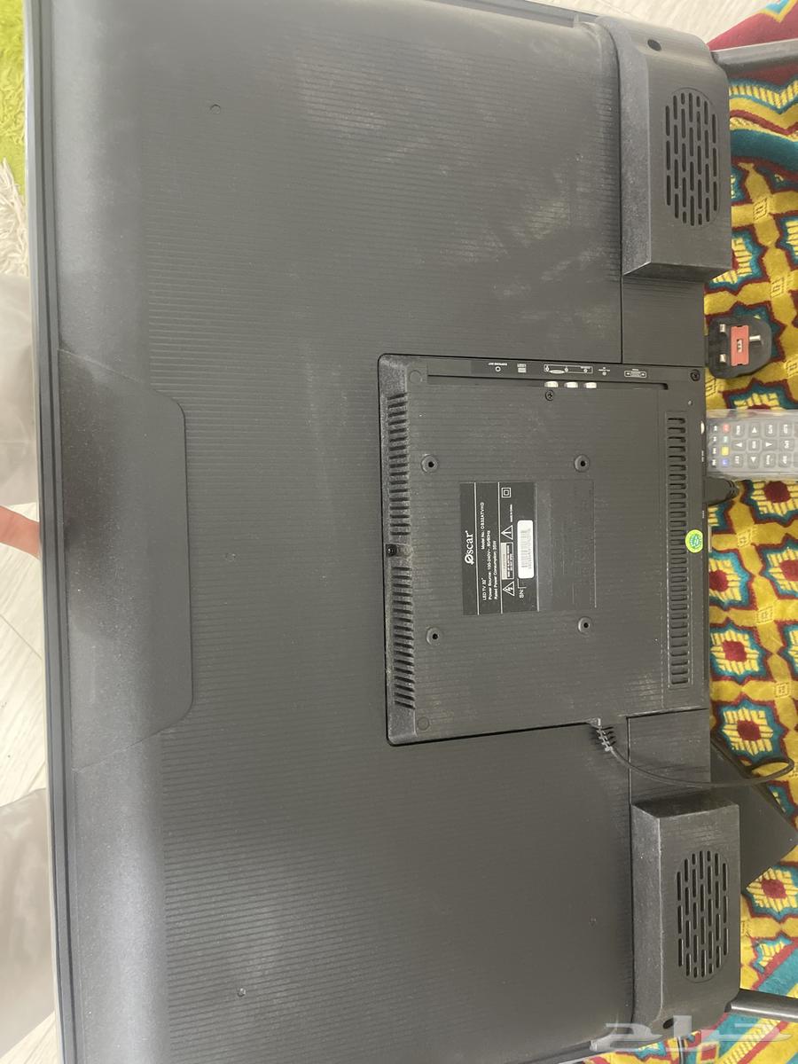 سوني فور نضيف خالي من العيوب ومعه يدين وشاشه 32 بوصه عايدي64363770582147114