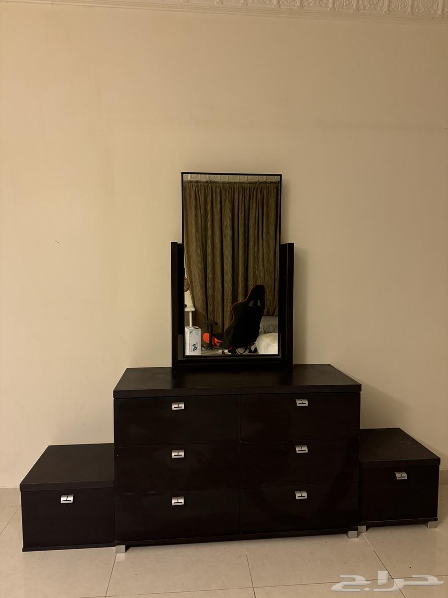 Wardrobe, table, and dresser64376377397762112