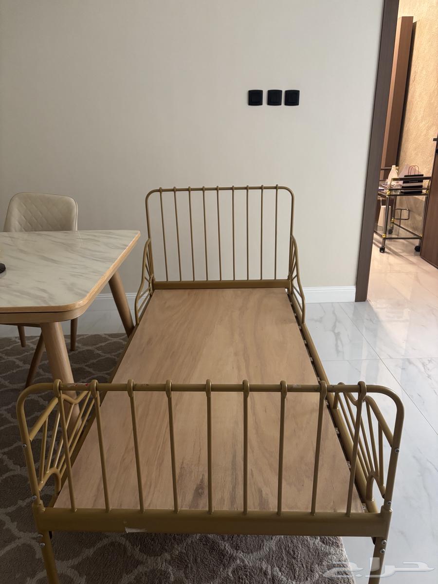 سرير للاطفال للبيع بحالة ممتازة64374393499394111