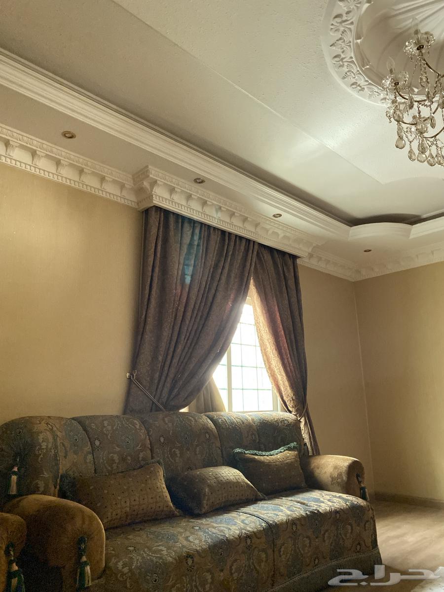 كنب نظيف 5 قطع لون بني واخضر حده 800 ريال فقط للتواصل واتس64371643434753111