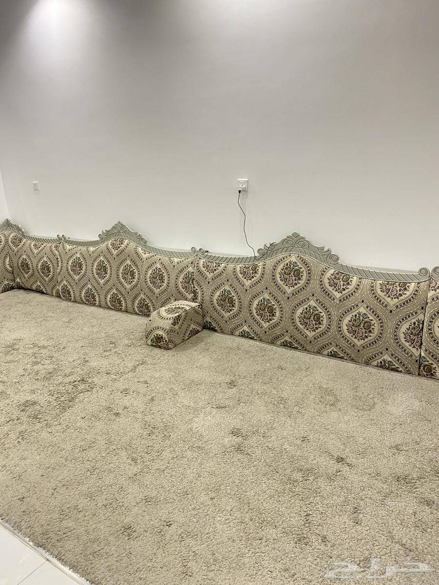 للبيع جلسة أرضية و ستارة64375601794433111