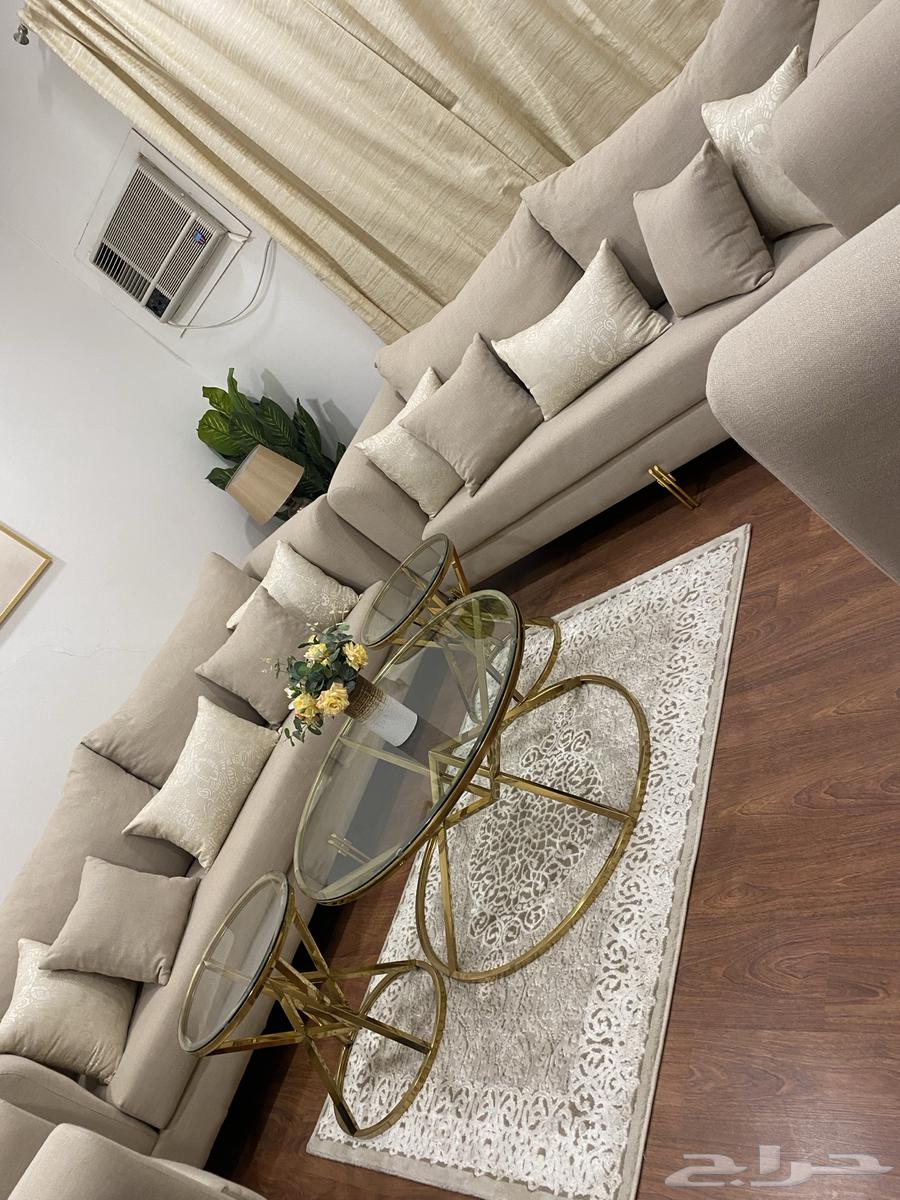 كنب جديد طقم كامل مع طاوله كبيره و4 طاولات خدمه64364379951490110