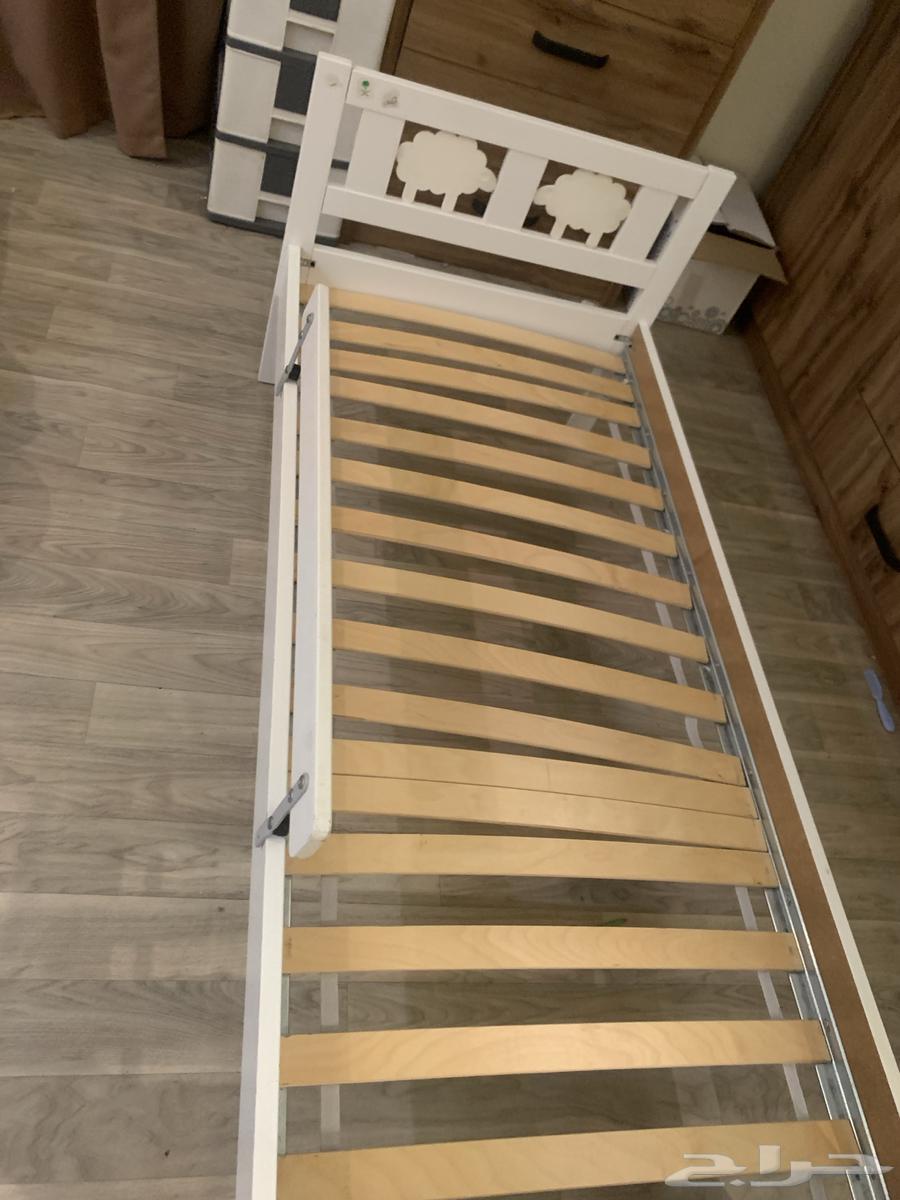 سرير اطفال من ايكيا ودفايه ومكنسة كهربائيه64372536096258112
