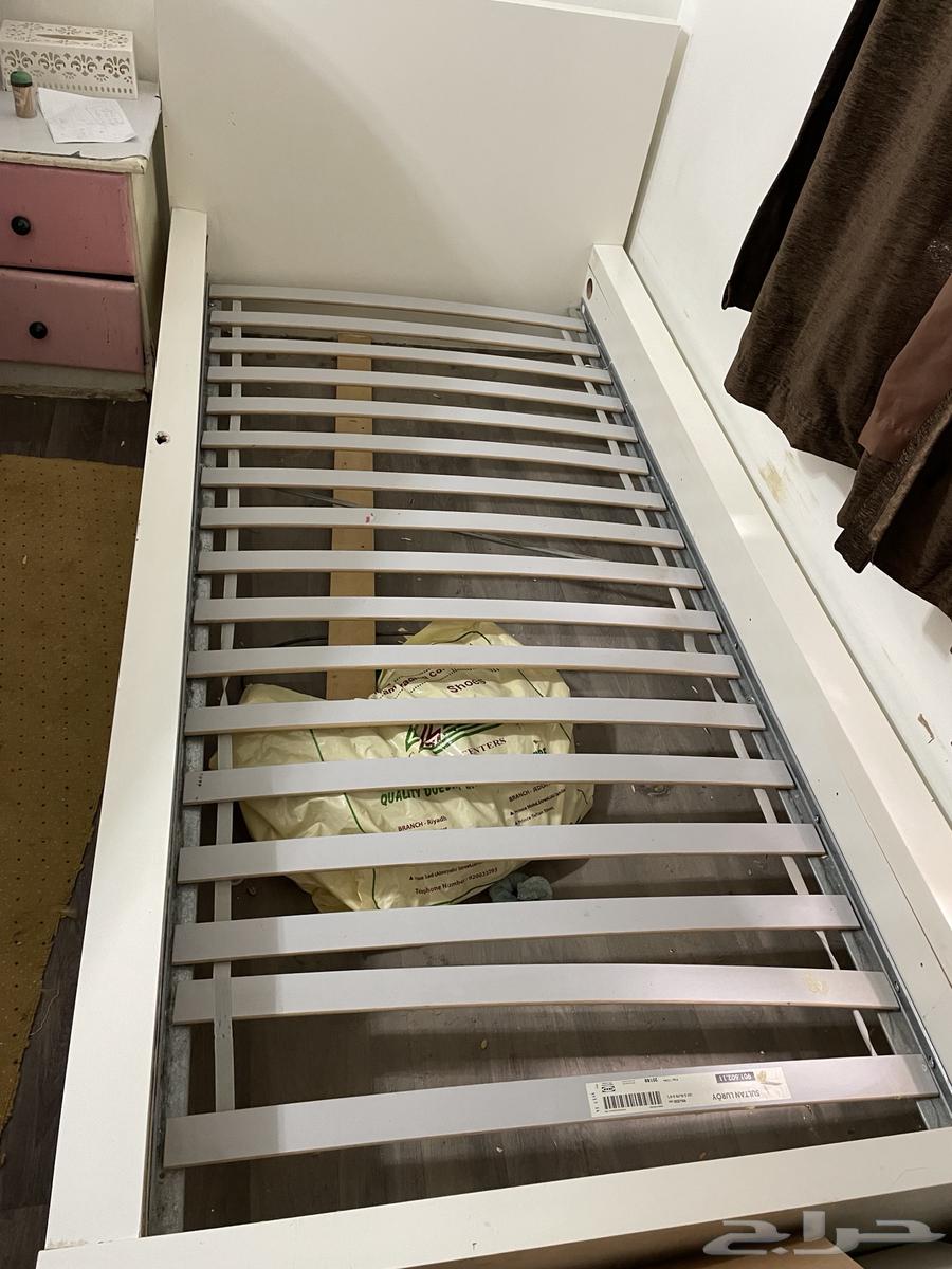 For sale 2 single beds one mattress, large round table, 2 curtains carpet 4 364366702974850113