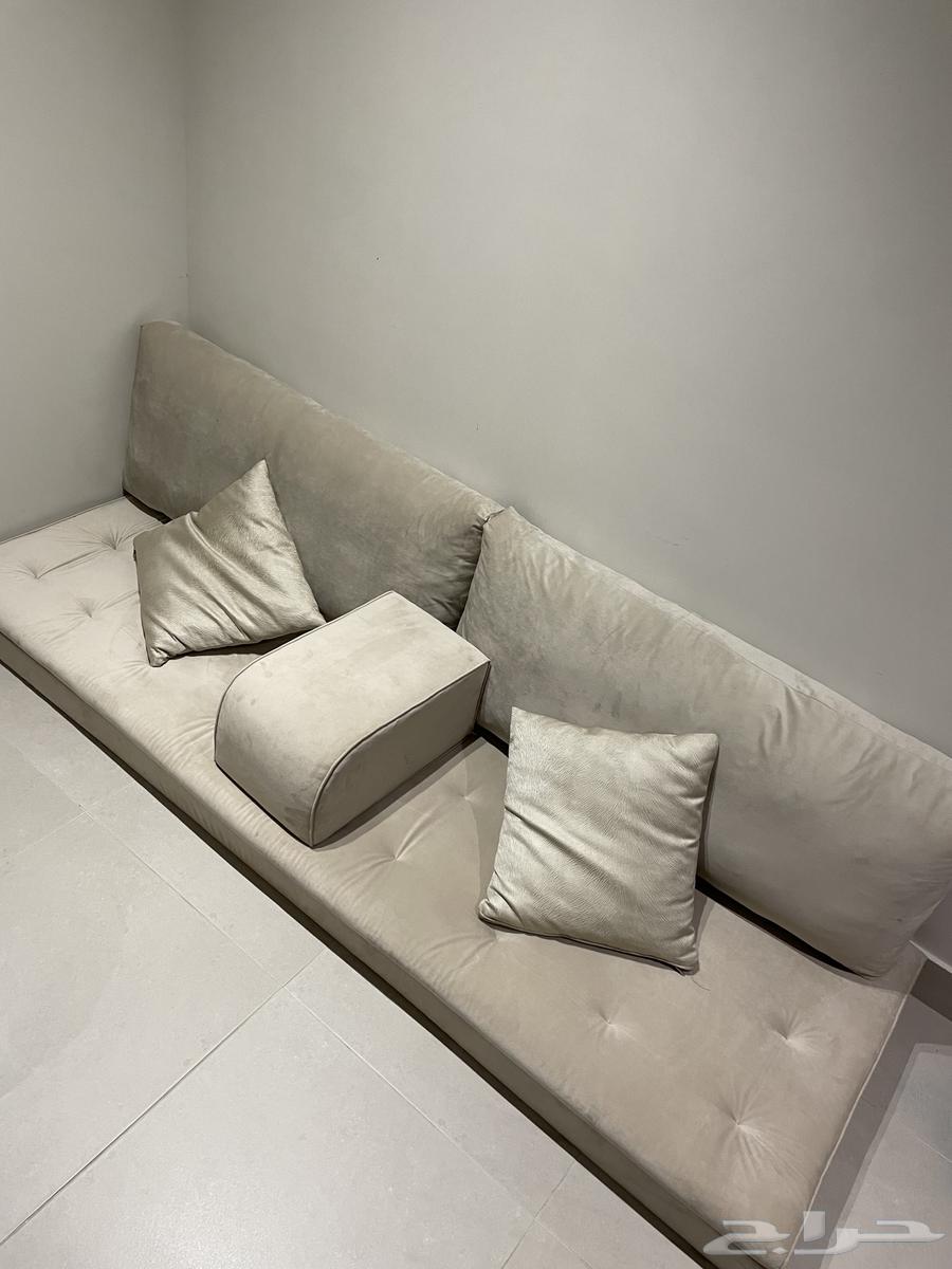 Clean floor seating64372331335427110