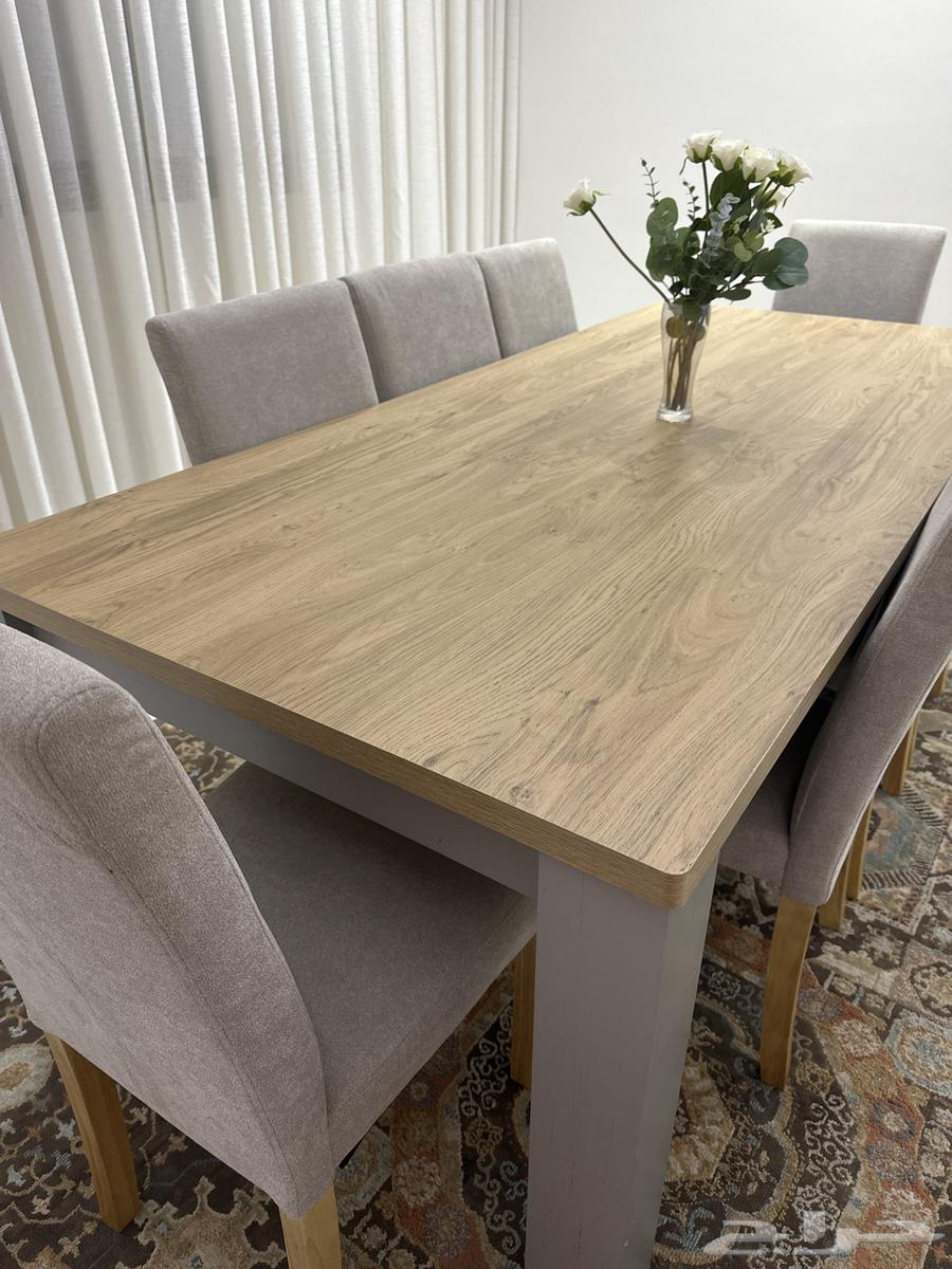 Dining table64375976746754110