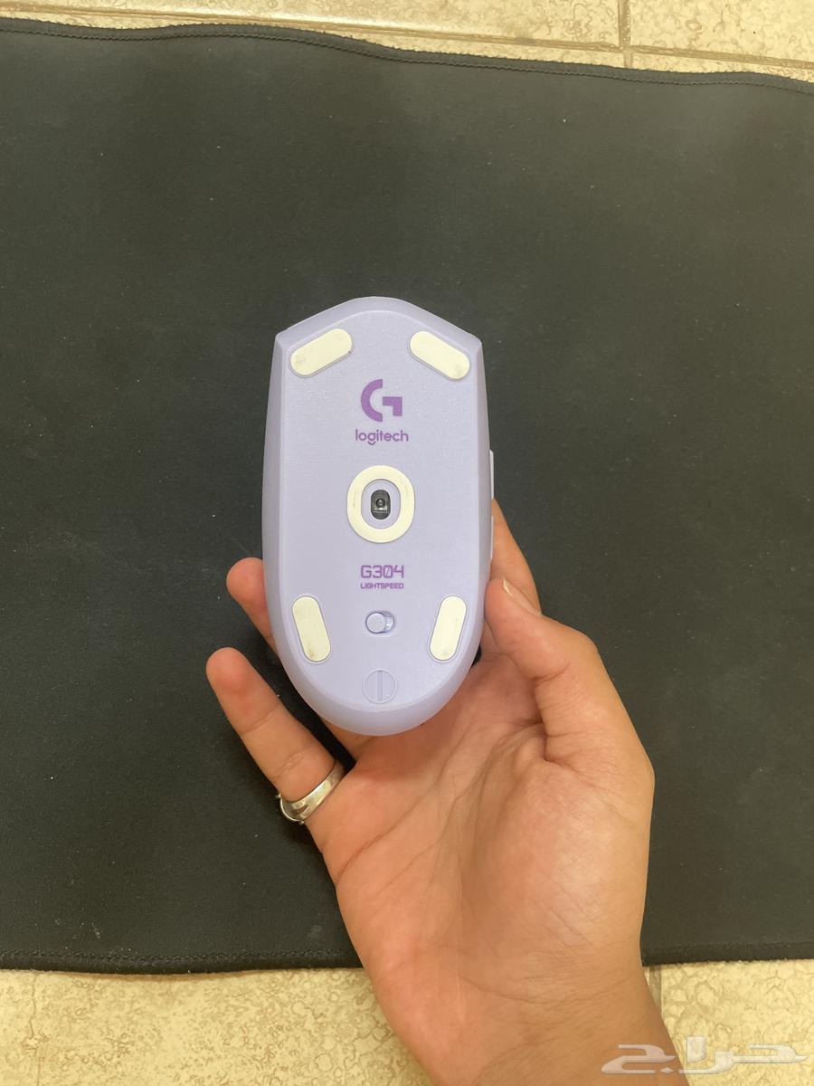 Logitech G304 mouse and black mouse pad64365365807106112