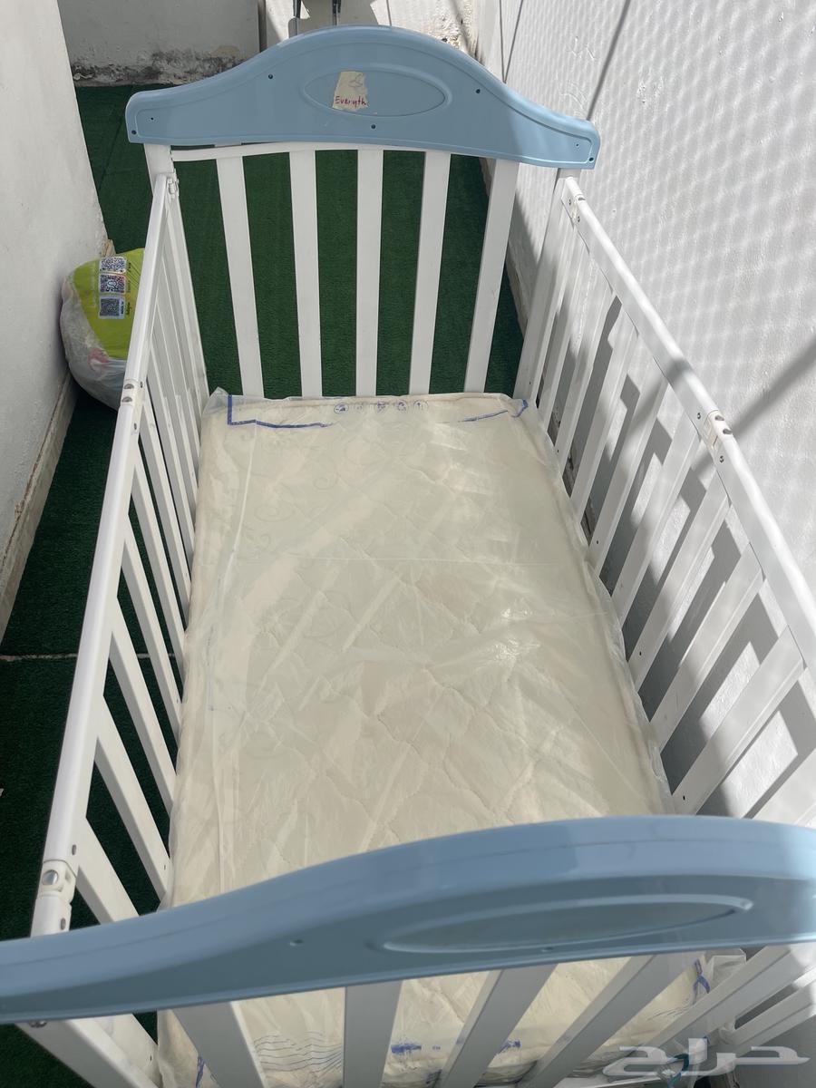 كرسي اطفال بحاله ممتازه مع الطراحه والبطانيه64368616110721110