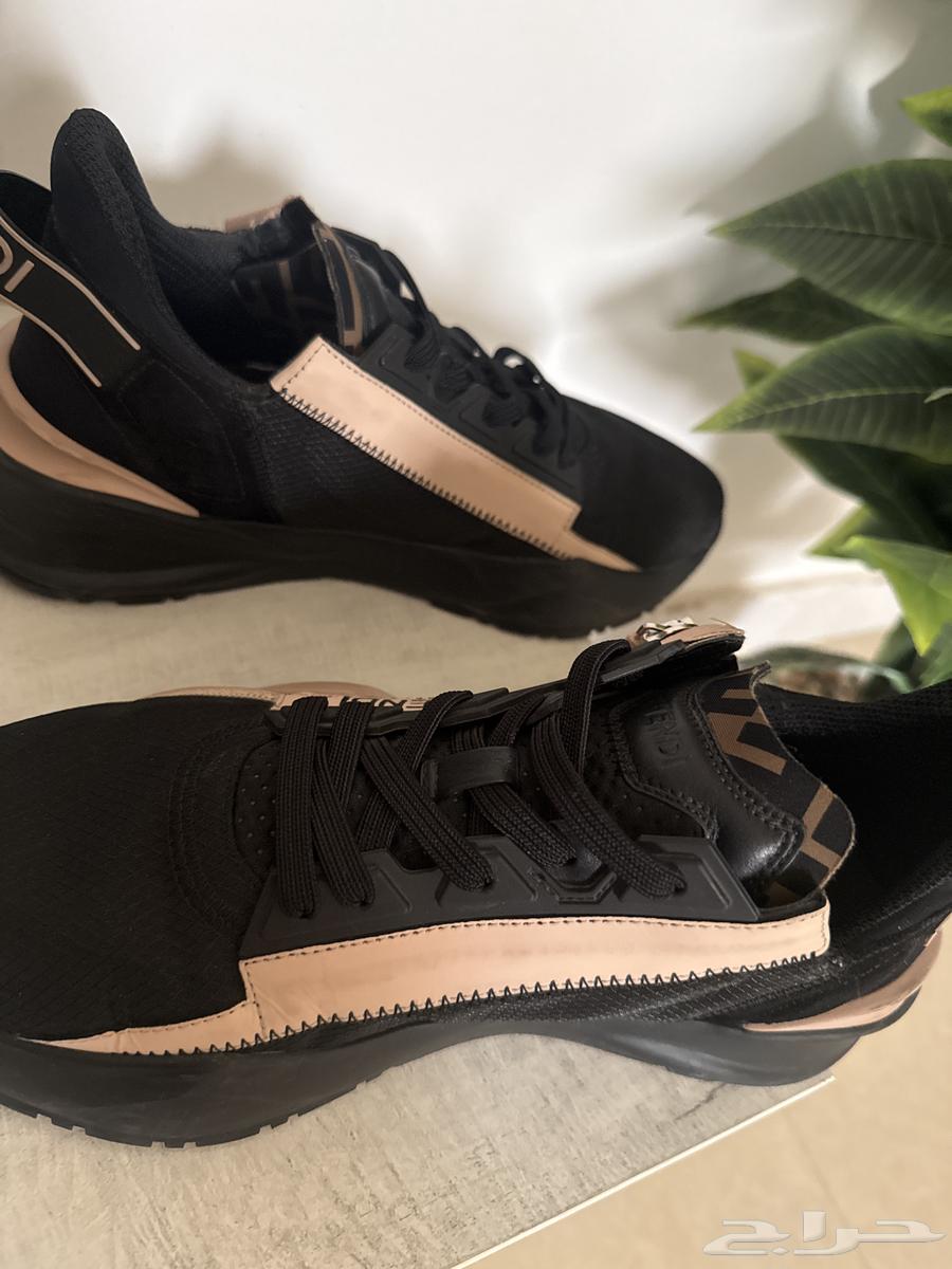 سنيكر نسائي fendi اصلي من المملكة64366482974722111