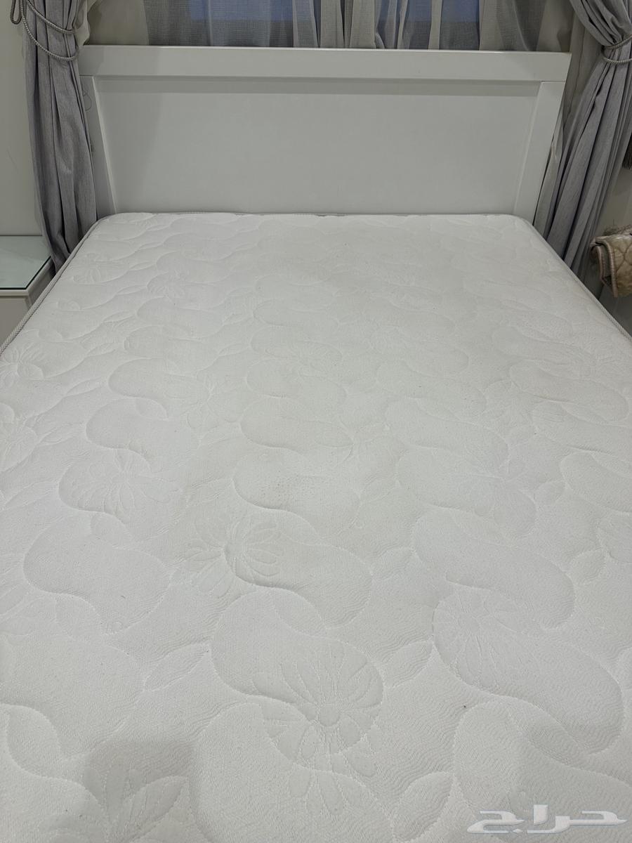 مرتبة سرير كبيرة بحالة ممتازة - بيع سريع64372127043841112