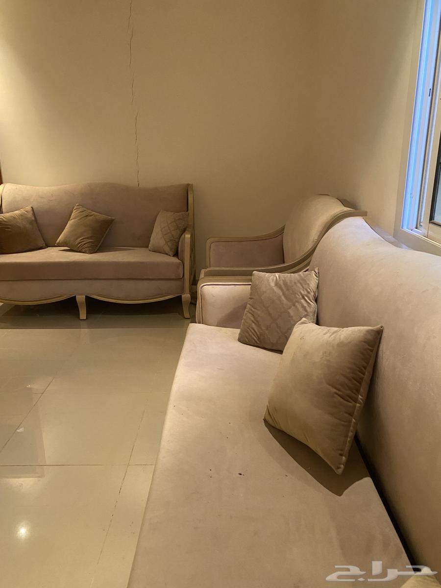 كنب مجلس خمس قطع بحالة شبة جديد64370198577794111