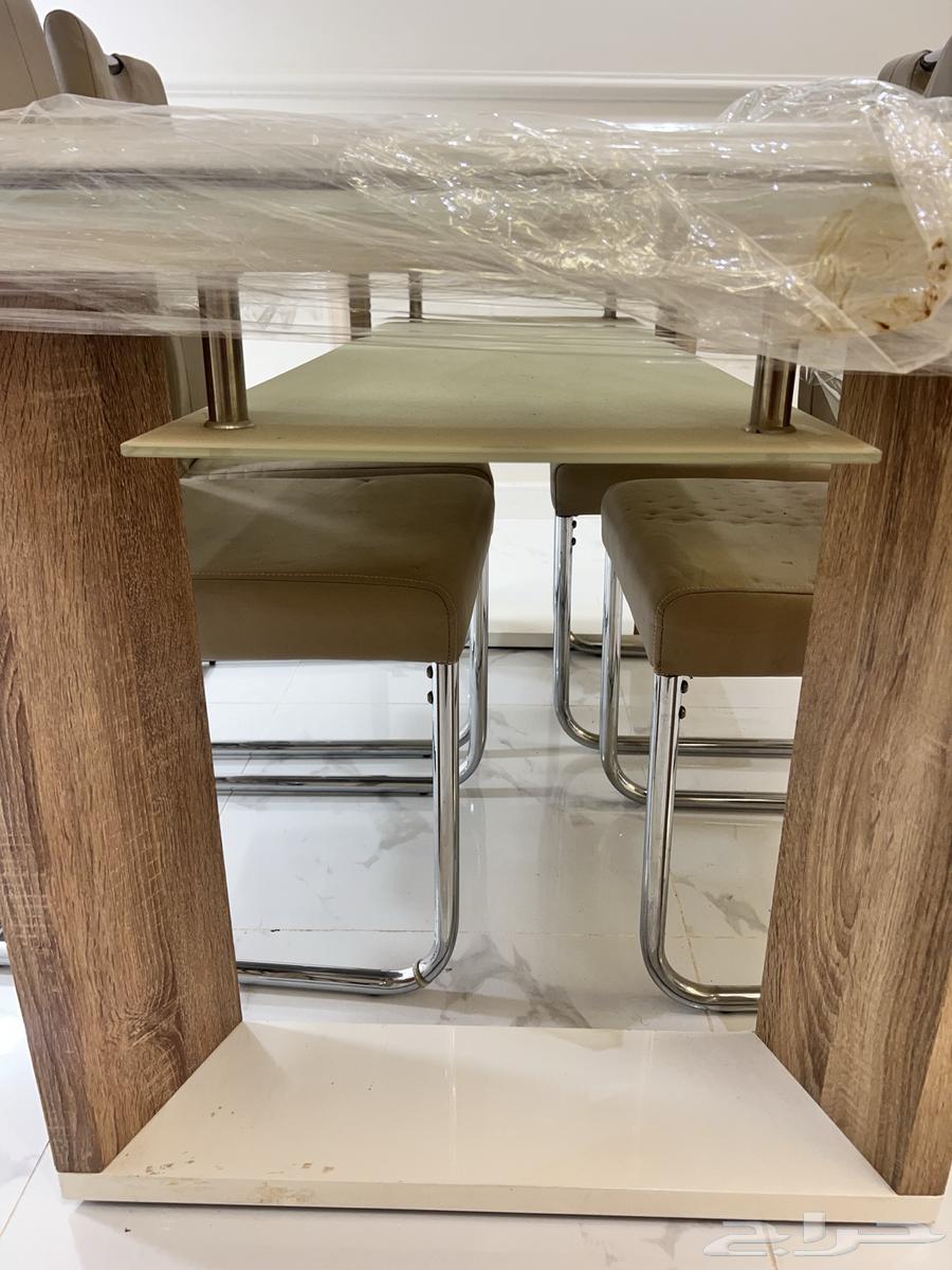 Dining table with 4 chairs64371803547394110