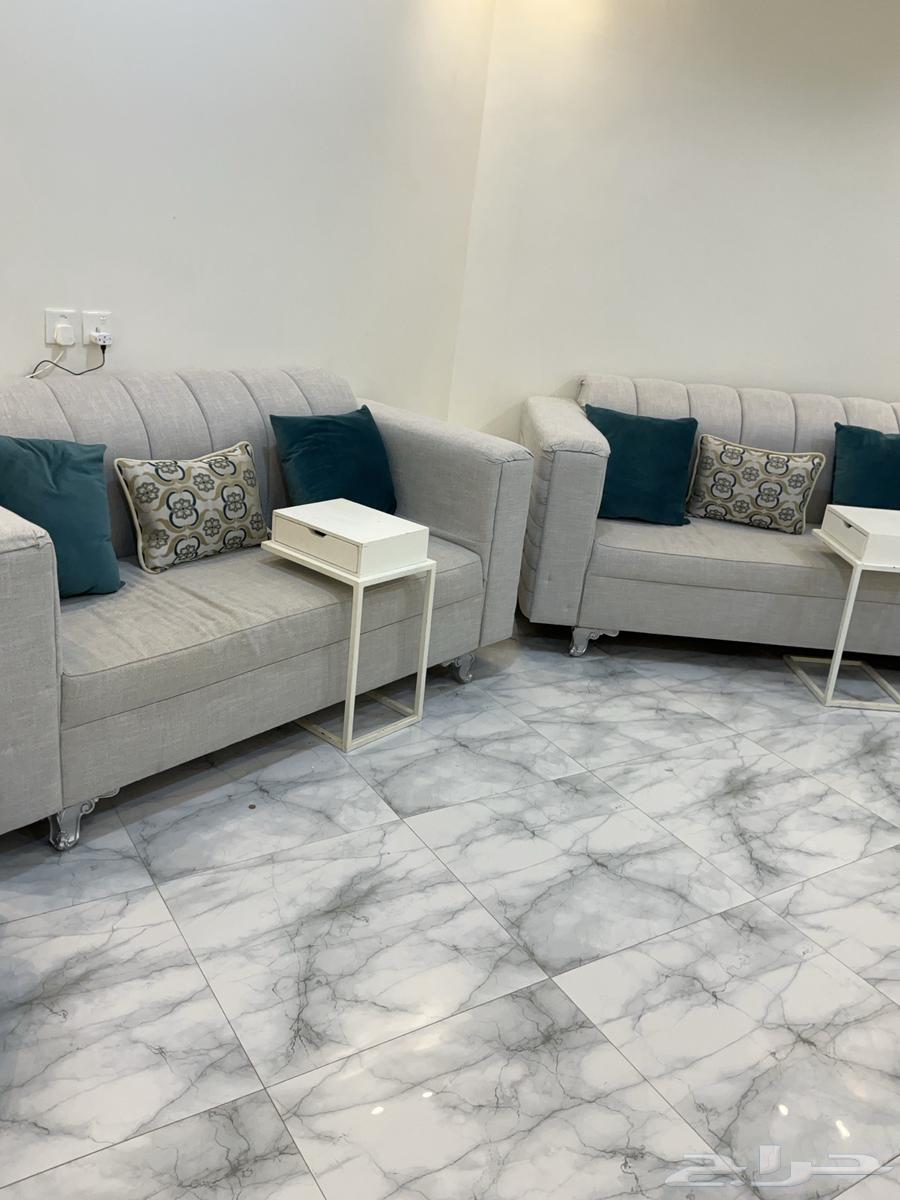 كنب مع طولات وستاير وشاشه للبيع64371118749570111