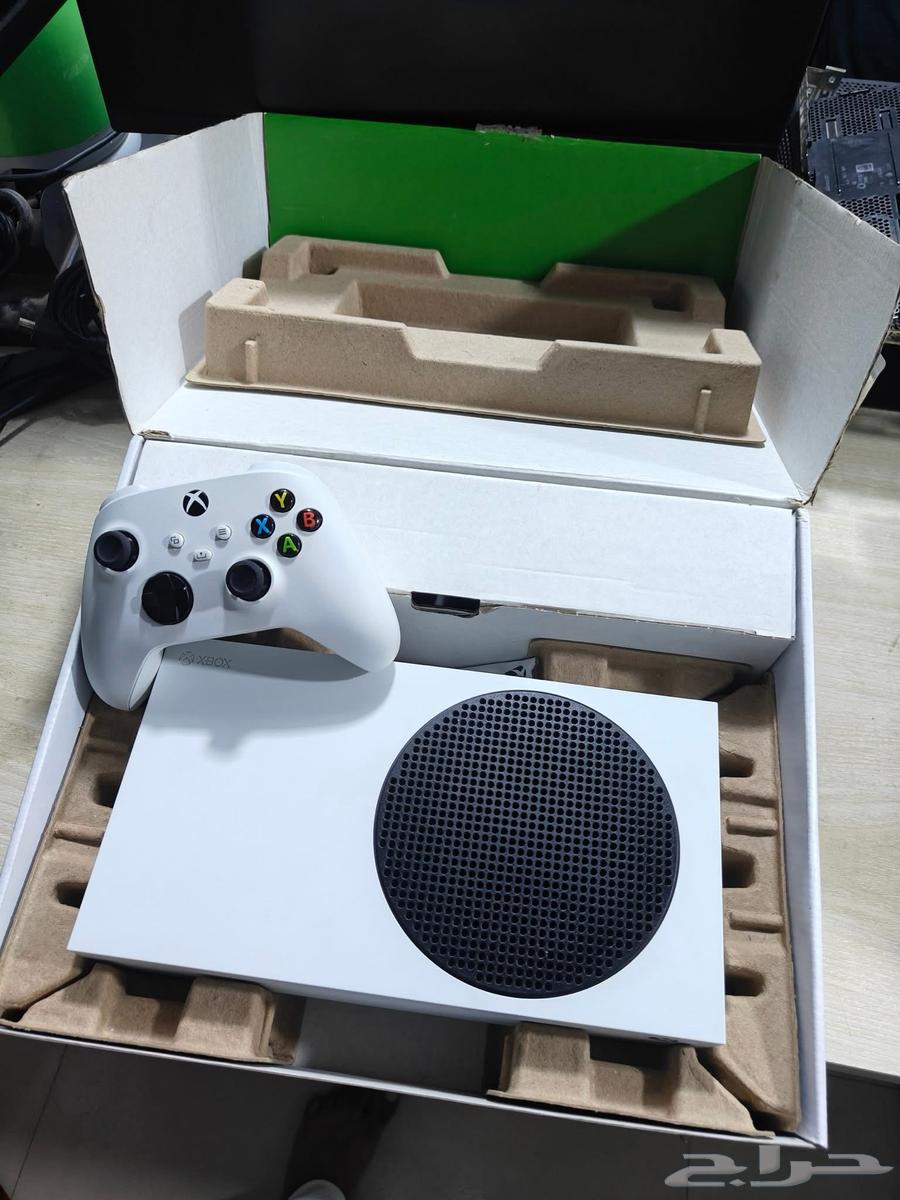 XBOX series S  like new few days used64371278120195110