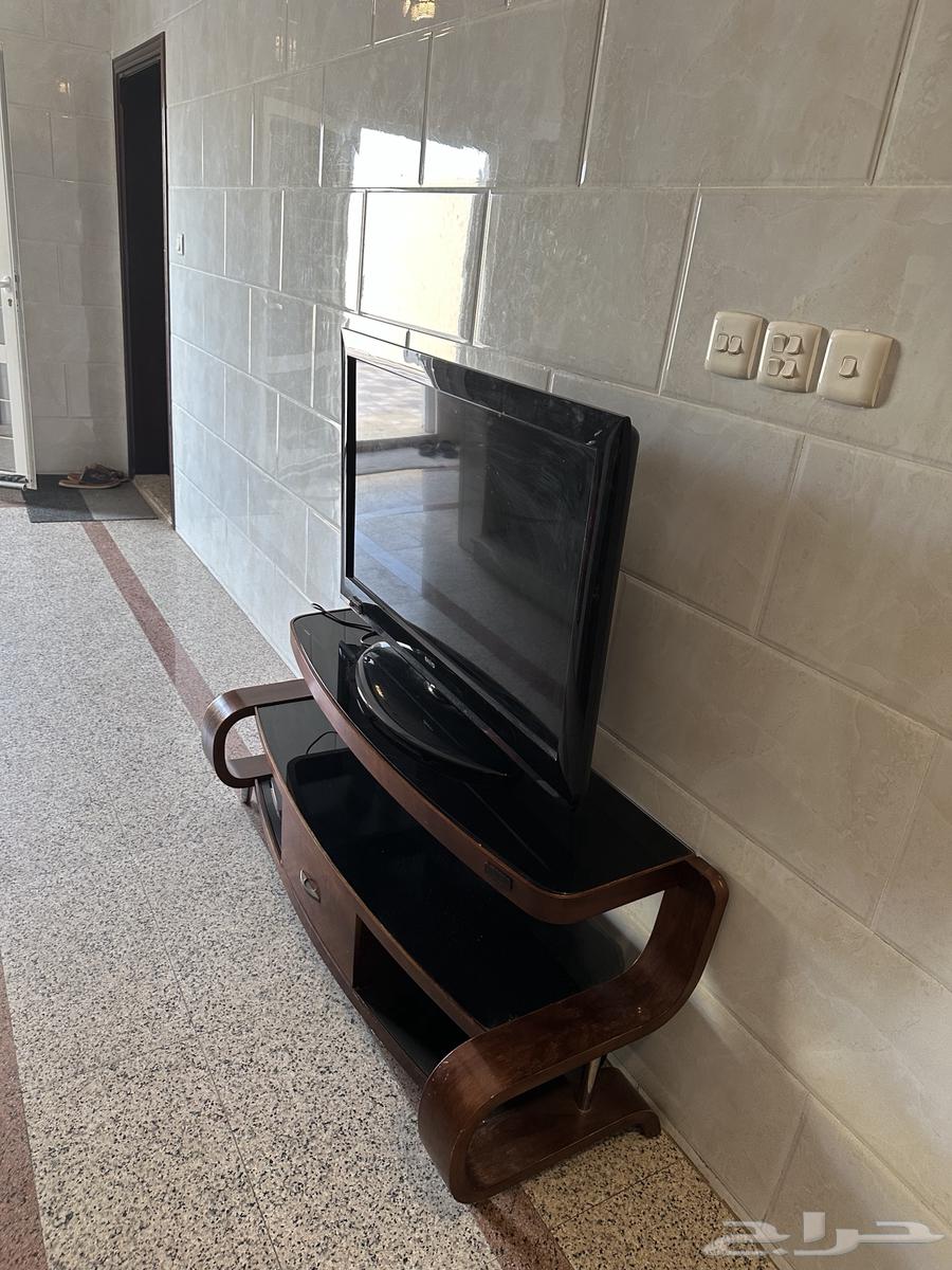 للبيع طاولة مع شاشة تلفزيون سانيو64371643443201111