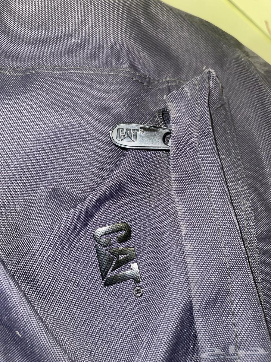 There is a Diddas brand and Cat brand in good condition with no defects64373388381442112