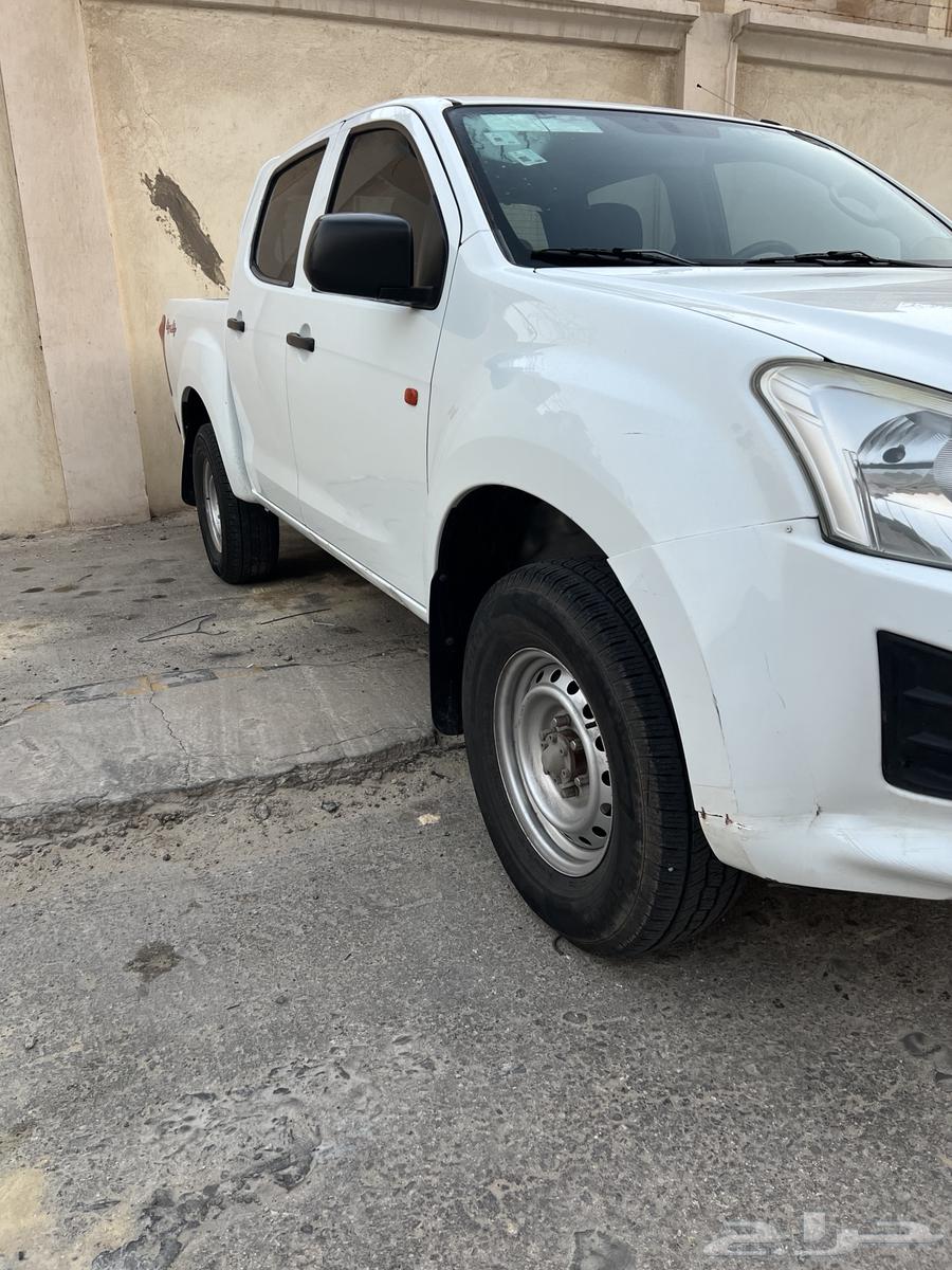 Isuzu D-Max 2018 for rent, clean with driver and without64516268255617111