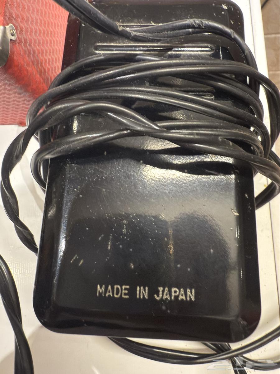 مكينة خياطة قديمة جدا ونظيفة ع الشرط64372799009282112