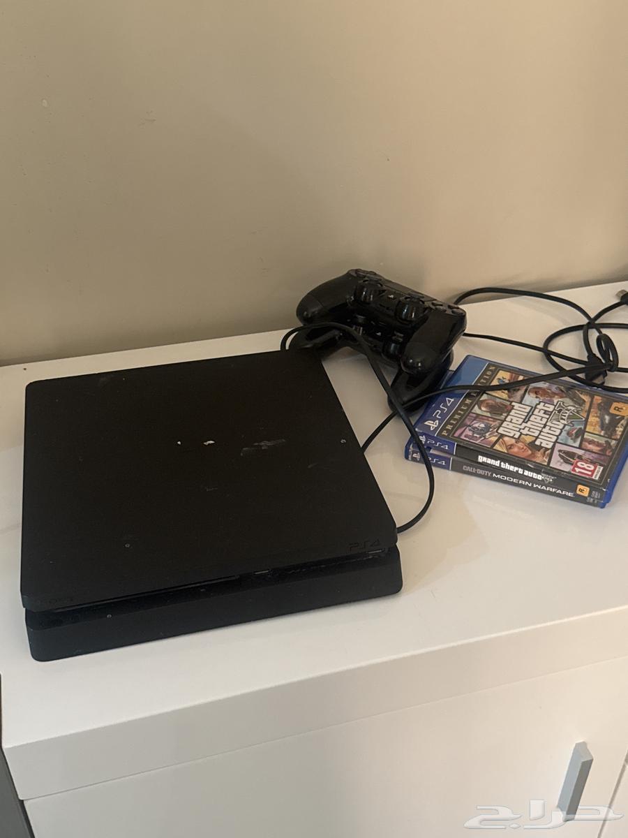 Sony 4 with two Black Ops tapes, Modern Warfare, and three controllers, two of them64368411908482110