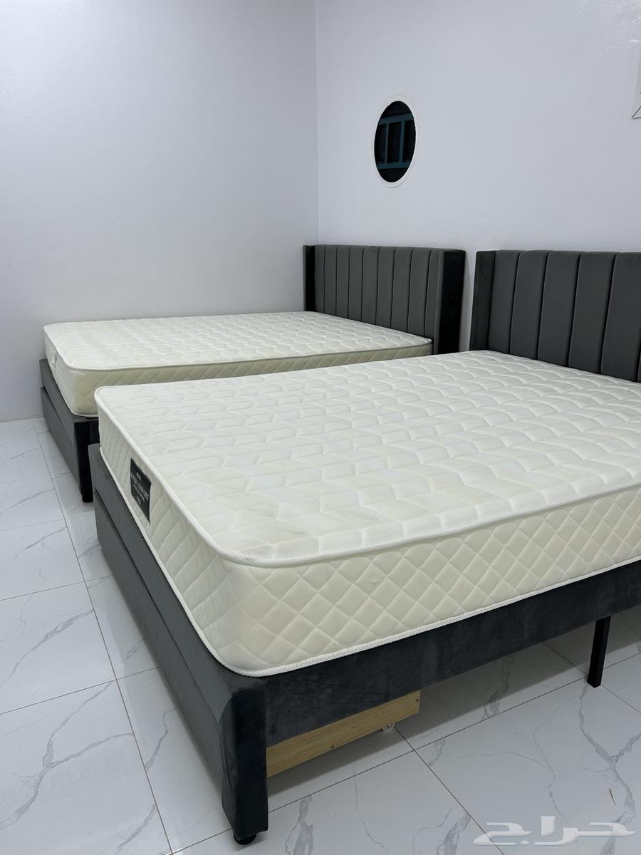 Double bed and a half with mattresses size 160 with storage drawers and charging cable64375037752706110