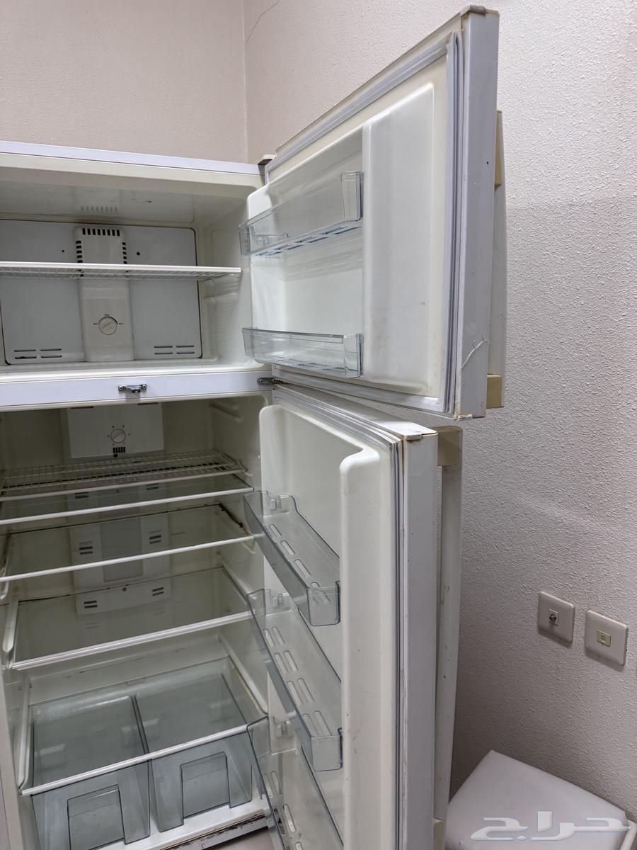 2 large refrigerators for sale, need maintenance, price 200 for both64368616102787114