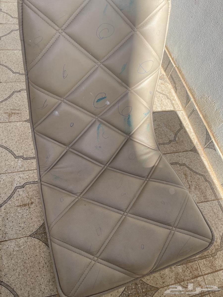 Dining table with 4 chairs64370323446145114