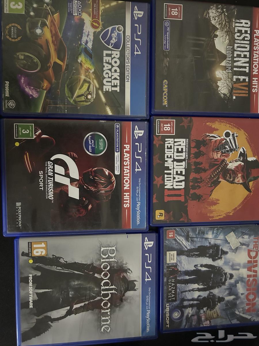 Sony 4 controller with Sony 4 hand and broken on the sum64371803606147110