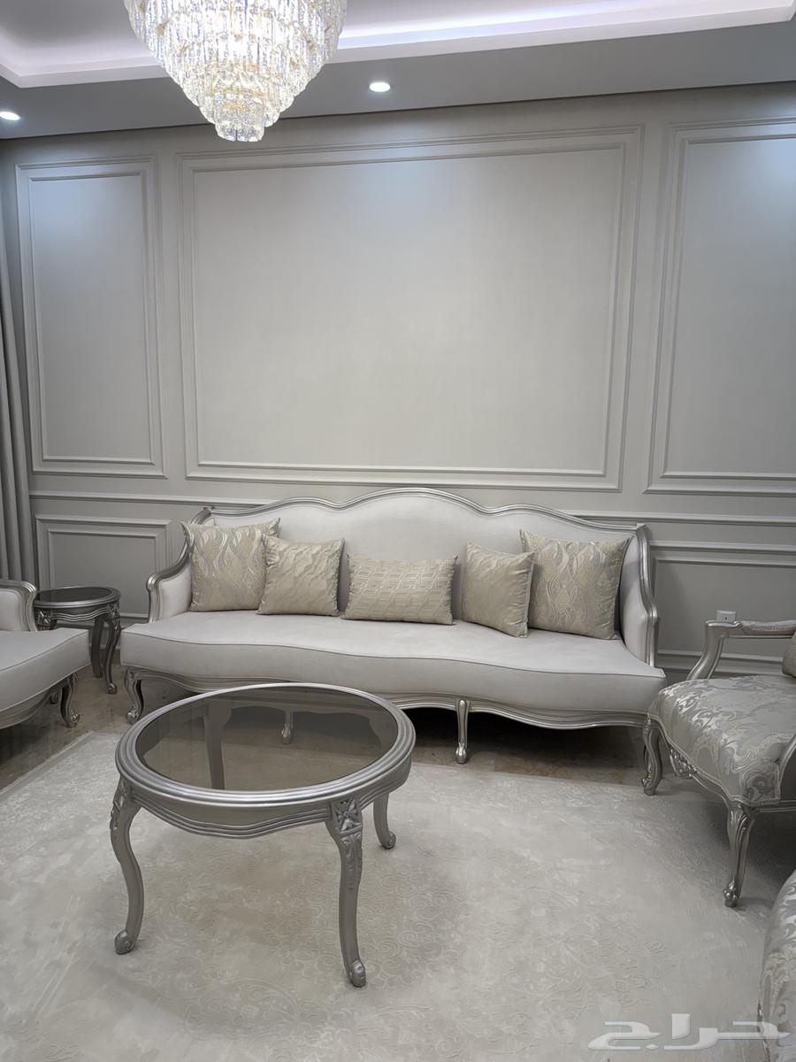 للبيع كنب مجلس مع طاولات64368426723074112